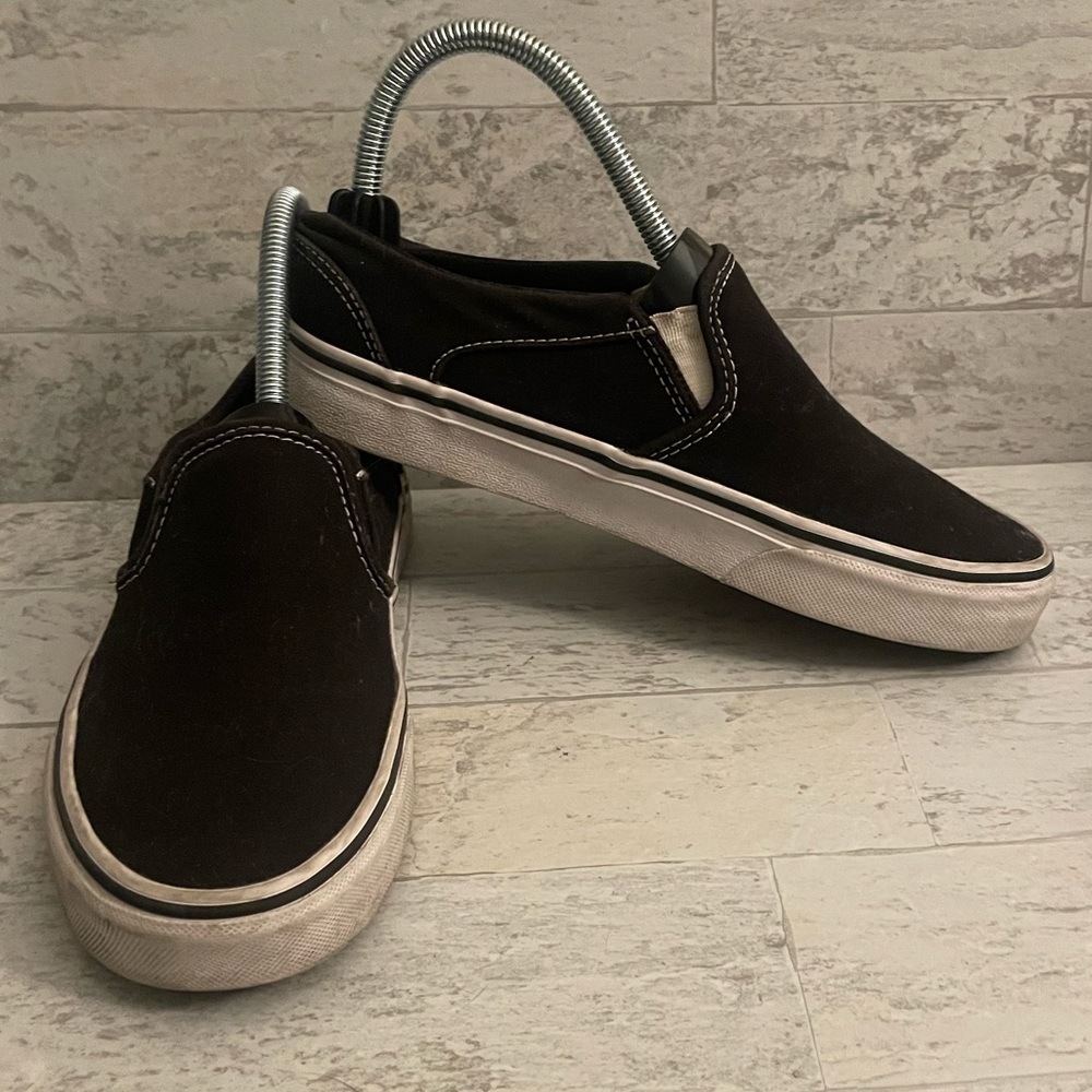 Vans, woman’s size 7.5, preowned good condition, no rips or tears.